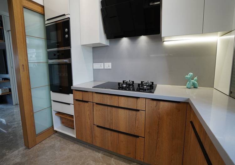 How to transform your traditional kitchen into a sleek modern kitchen.jpg