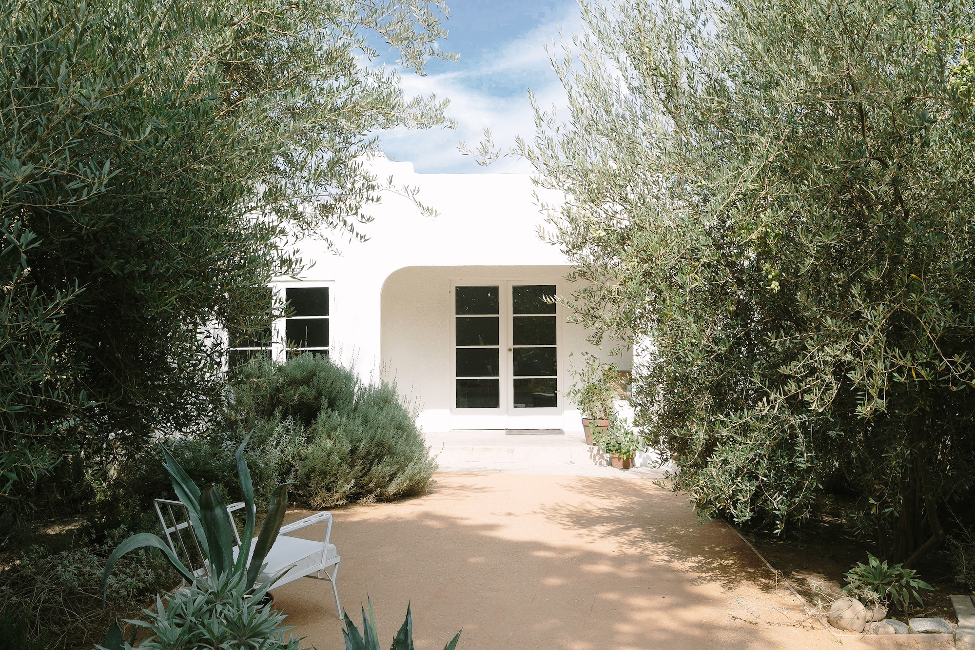 Breland harper minimalist mediterranean bungalow los angeles architecture 1.jpg